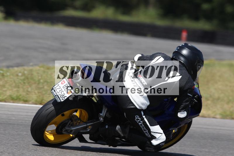 Archiv-2022/40 18.07.2022 Plüss Moto Sport ADR/Einsteiger/backside